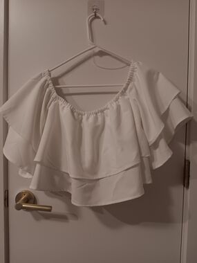 Timing White Off-Shoulder Ruffle Crop Top